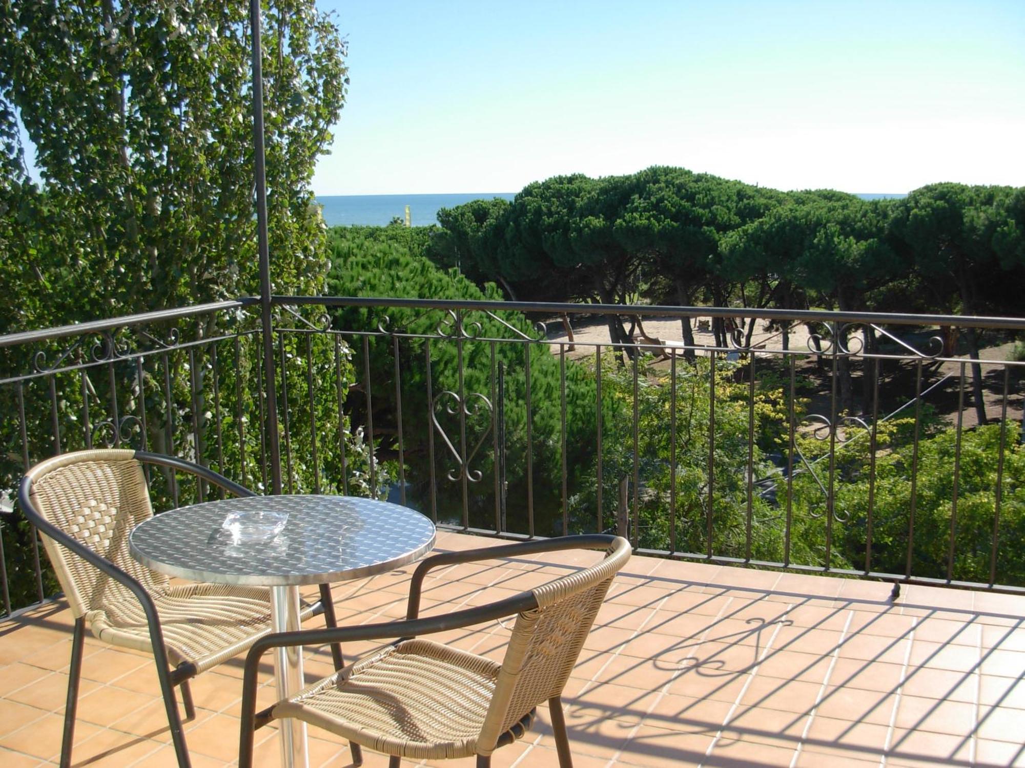 Hotel Rodsan Suizo Castelldefels Eksteriør bilde